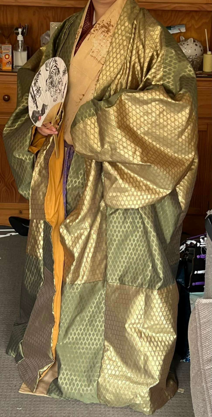 Japanese court robe by Lady Shinjo Takame (Beginner)